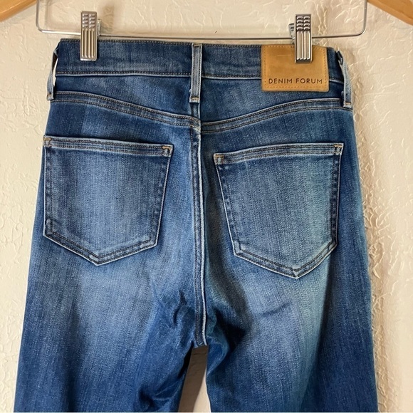 Aritzia Denim Forum The Nico Mid Rise Cropped Jeans in Medium Lagoon - Picture 7 of 10